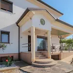 Dani Studio 3